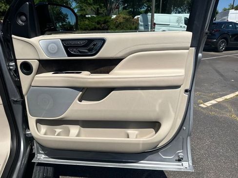 Certified 2021 Lincoln Navigator Reserve w/ Luxury Package AWD/4WD image 17