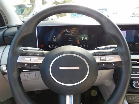 Used 2025 Hyundai Tucson SE FWD image 14