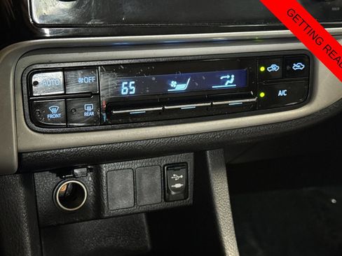 Used 2017 Toyota Corolla LE w/ Carpet Mat Package (TMS) FWD image 19