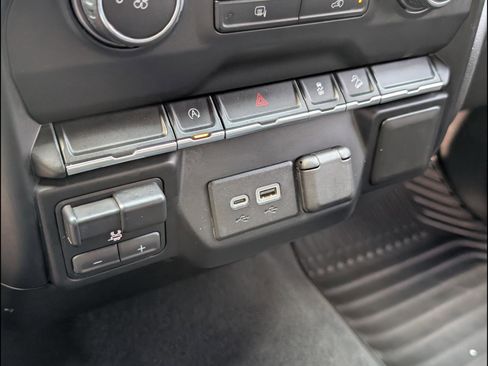 Used 2020 Chevrolet Silverado 1500 LT w/ Z71 Off-Road Package image 17