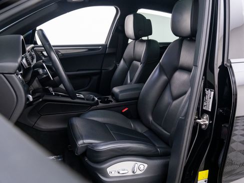 Certified 2022 Porsche Macan S w/ Premium Package Plus image 5