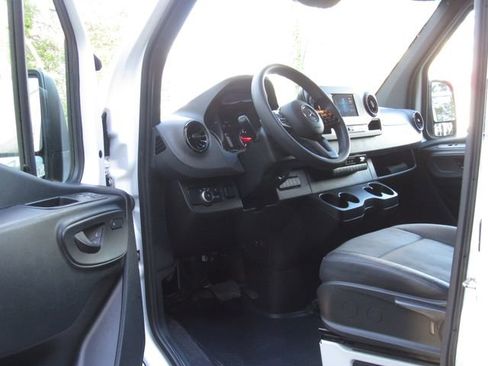 Used 2024 Mercedes-Benz Sprinter 2500 image 9