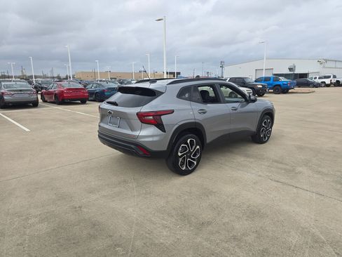 Used 2025 Chevrolet Trax RS w/ Driver Confidence Package image 9