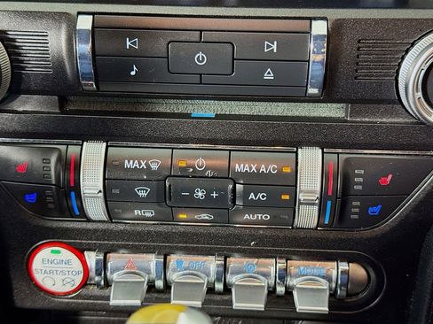 Used 2015 Ford Mustang Premium image 17