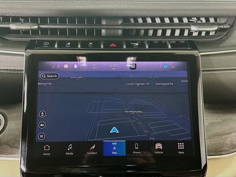 Used 2021 Jeep Grand Cherokee L Limited w/ Luxury Tech Group II image 22