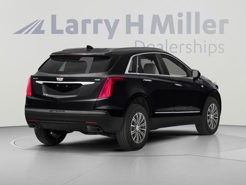 Used 2019 Cadillac XT5 FWD image 2