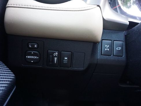 Used 2013 Toyota RAV4 Limited AWD/4WD image 4