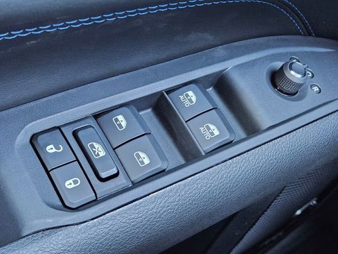 New 2025 Jeep Compass Limited w/ Sun & Sound Group image 17