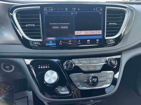 New 2026 Chrysler Pacifica Select image 29