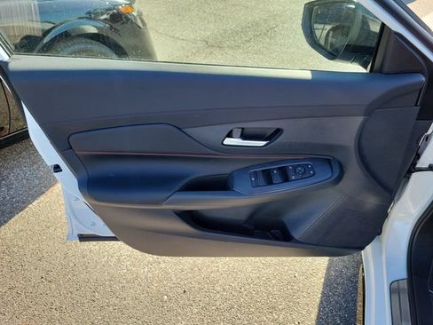 New 2026 Nissan Sentra SR w/ Floor Mat Package FWD image 5