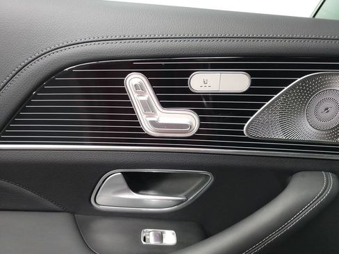 Used 2025 Mercedes-Benz GLS 450 4MATIC image 26