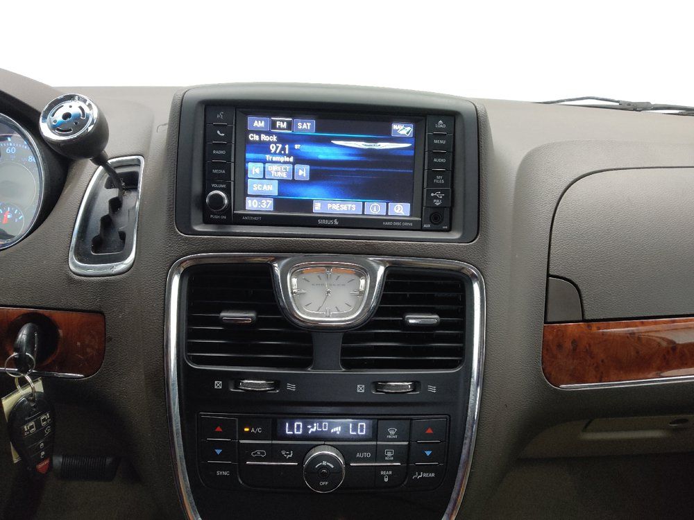 Used 2015 Chrysler Town & Country Touring FWD image 25