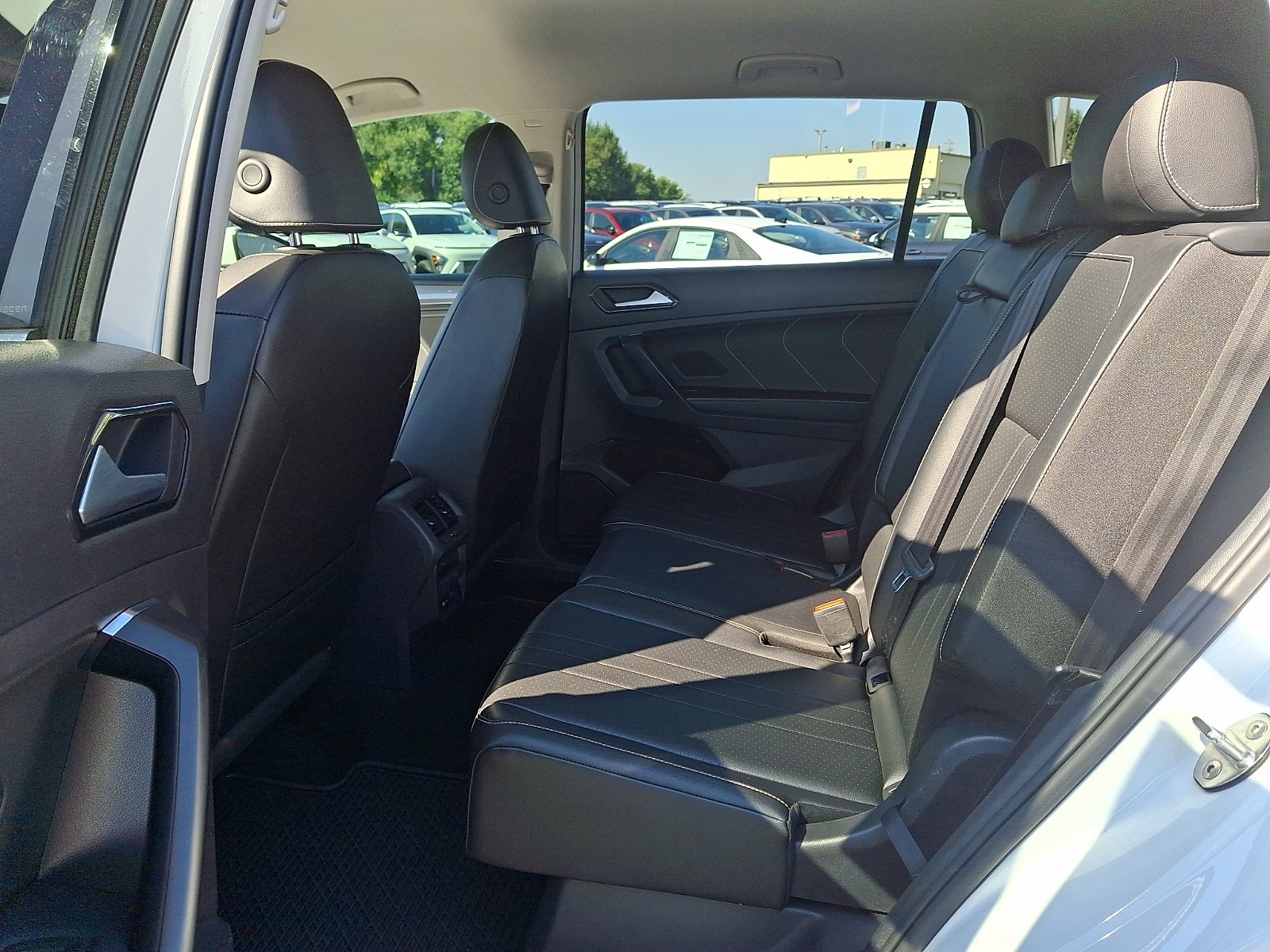 Used 2022 Volkswagen Tiguan SE FWD image 11