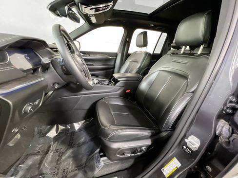 Used 2022 Jeep Grand Cherokee Overland AWD/4WD image 22
