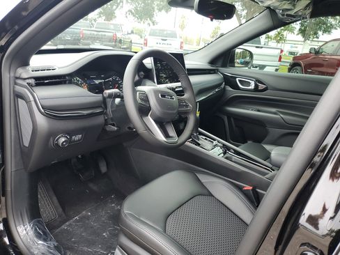 New 2026 Jeep Compass Latitude image 12