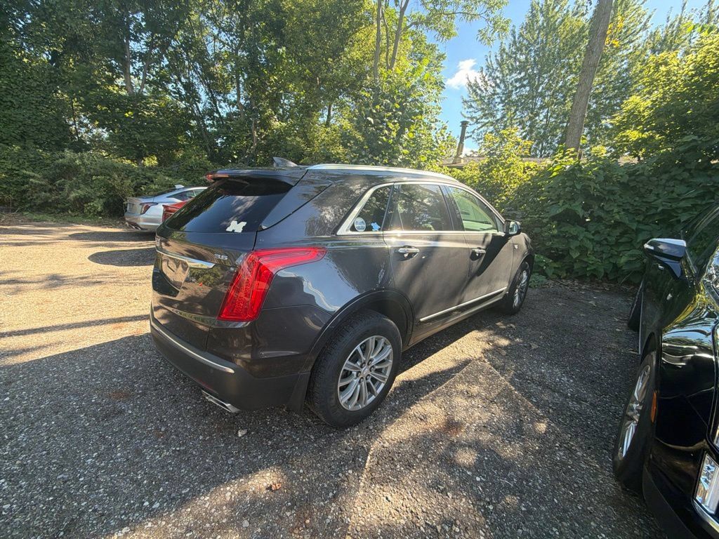 Used 2018 Cadillac XT5 Luxury w/ Driver Awareness Package FWD image 6