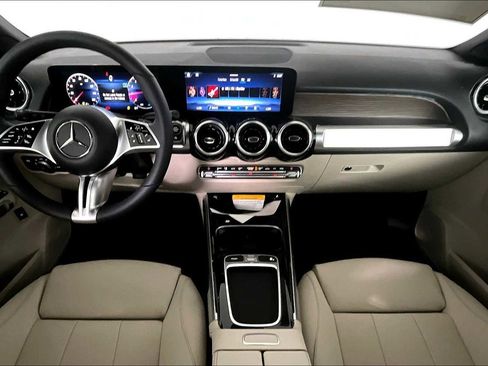 New 2026 Mercedes-Benz GLB 250 4MATIC image 8