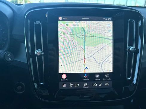 Certified 2025 Volvo XC40 B5 Plus AWD/4WD image 25