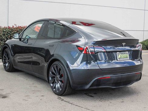 Used 2024 Tesla Model Y Performance image 8