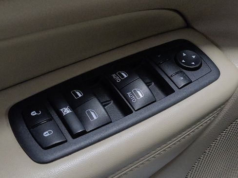 Used 2022 Jeep Grand Cherokee Laredo E image 27