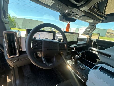 Used 2025 GMC Hummer EV 2X AWD/4WD image 10
