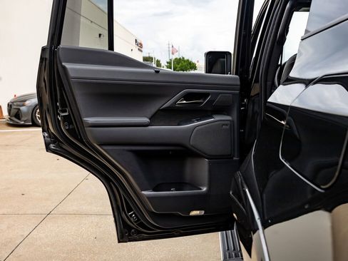 Used 2024 Lexus GX 550 w/ Accessory Package (31) AWD/4WD image 39