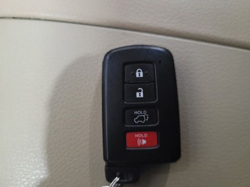 Used 2019 Toyota Highlander Limited image 32