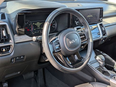 Used 2023 Kia Sorento S image 14