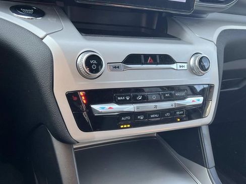 Certified 2023 Ford Explorer XLT w/ Class IV Trailer Tow Package image 10