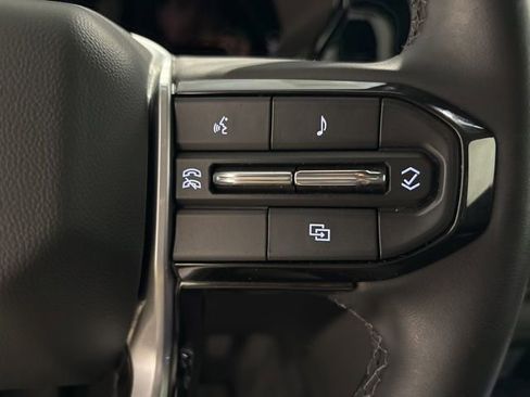 Used 2024 Chevrolet Colorado LT RWD image 16