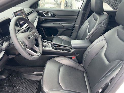 Used 2025 Jeep Compass Limited w/ High Altitude Package image 4