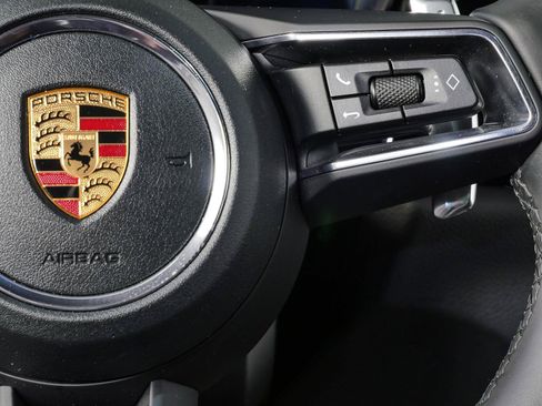 Used 2022 Porsche Macan AWD/4WD image 11