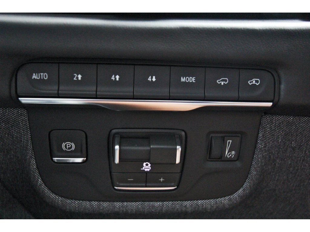 Used 2026 Cadillac Escalade Platinum Sport w/ LPO, ONYX Package AWD/4WD image 20