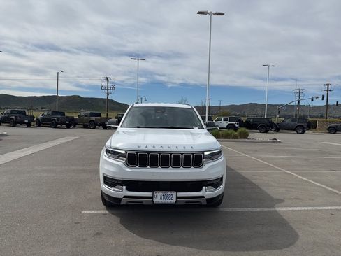 Used 2024 Jeep Wagoneer L Series II w/ Flexible Seating Group image 3