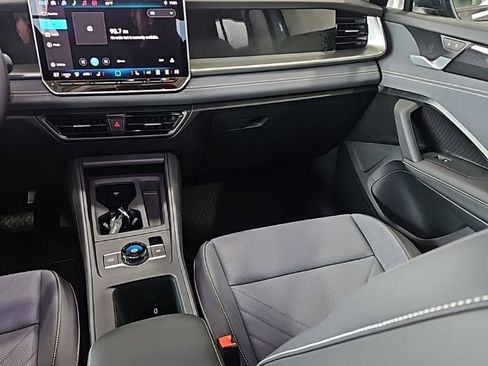 New 2026 Volkswagen Tiguan SE image 24