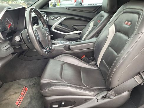 Used 2018 Chevrolet Camaro SS RWD image 13