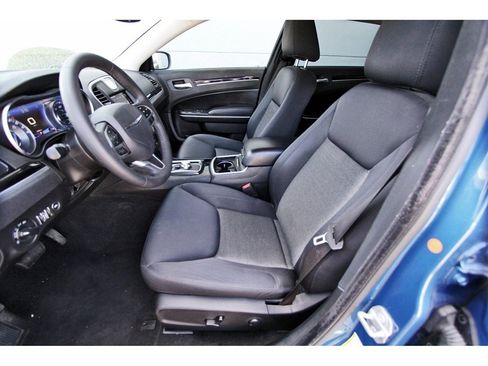 Used 2023 Chrysler 300 Touring w/ Sport Appearance Package image 6