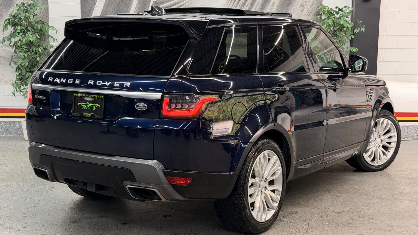 Used 2020 Land Rover Range Rover Sport HSE AWD/4WD image 7