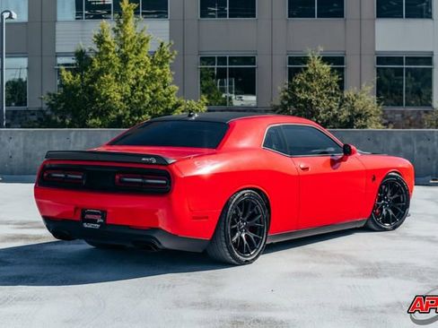 Used 2016 Dodge Challenger SRT Hellcat RWD image 60