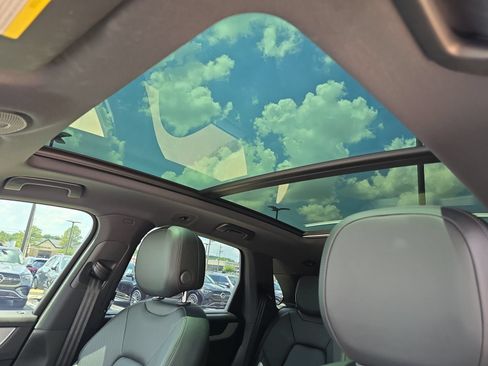 Certified 2025 Porsche Cayenne AWD/4WD image 24