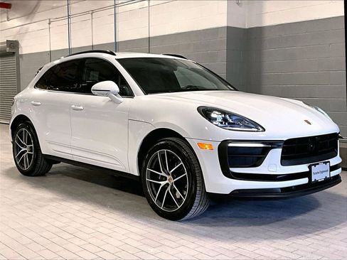 Used 2025 Porsche Macan image 7