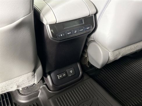 Used 2023 Toyota Highlander Limited image 40