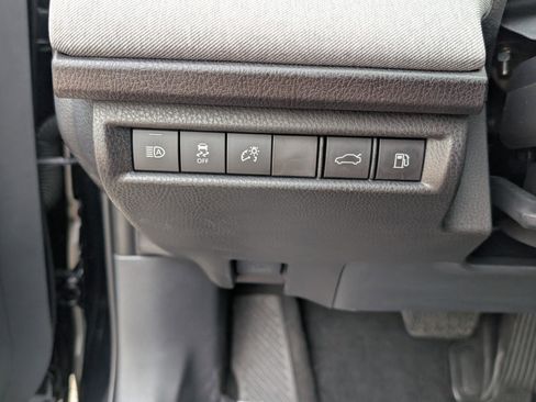 Used 2025 Toyota Camry LE w/ Convenience Package image 31