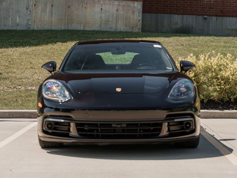 Used 2020 Porsche Panamera 4 AWD/4WD image 31