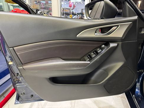 Used 2017 MAZDA MAZDA3 Touring image 11