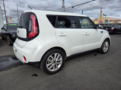 Used 2019 Kia Soul + image 4