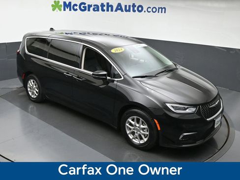 Used 2024 Chrysler Pacifica Touring-L image 3