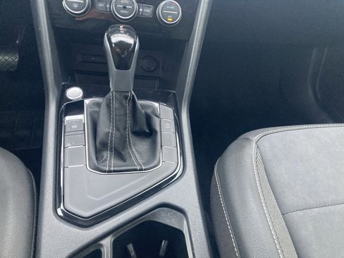 Certified 2024 Volkswagen Taos SE image 18