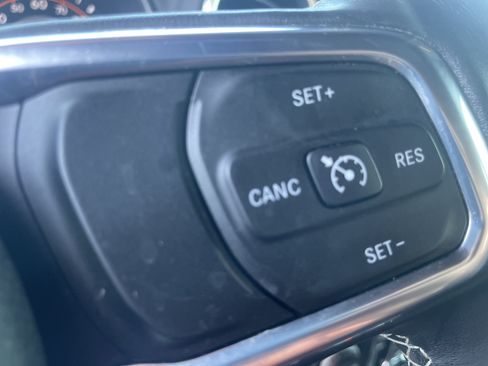 Used 2018 Jeep Wrangler Unlimited Sahara AWD/4WD image 19