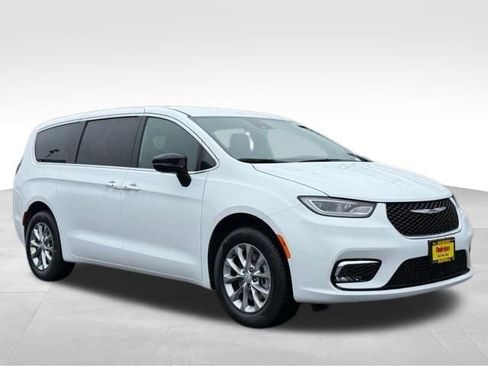 New 2026 Chrysler Pacifica Select AWD/4WD image 1